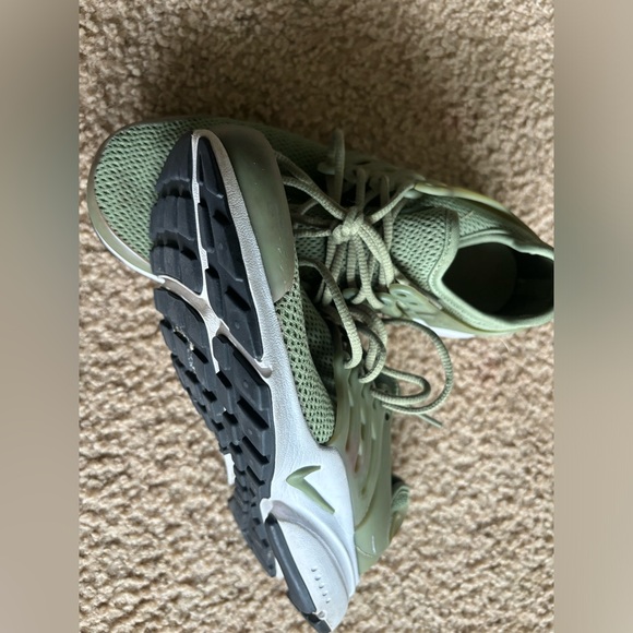 Like new - Picture 2 of 3